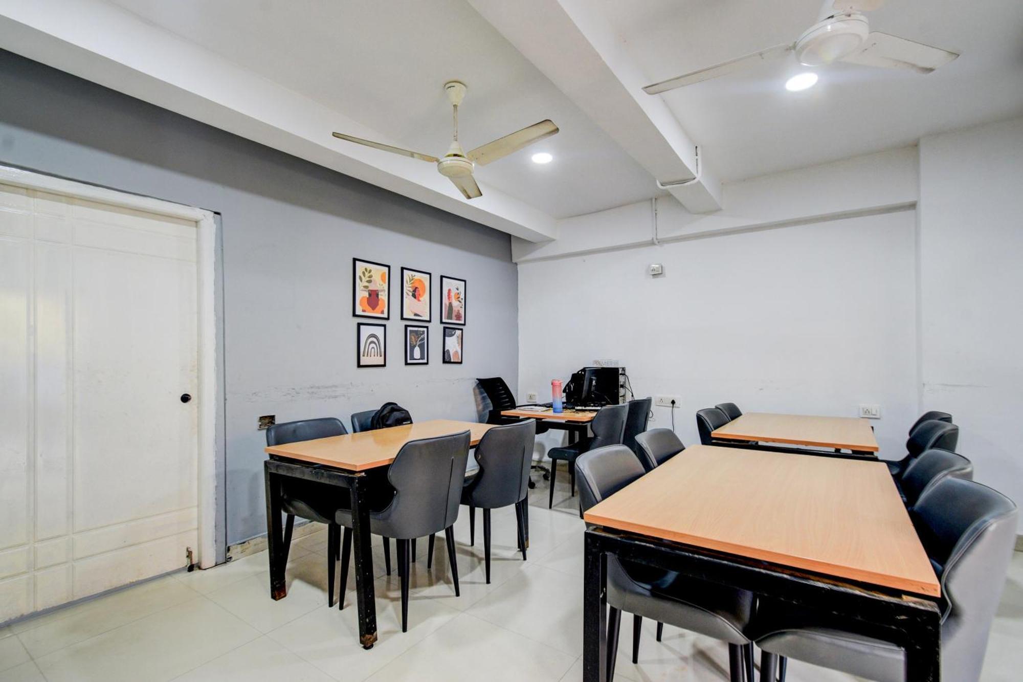 Hotel O Bee Oak Gachibowli Exteriör bild