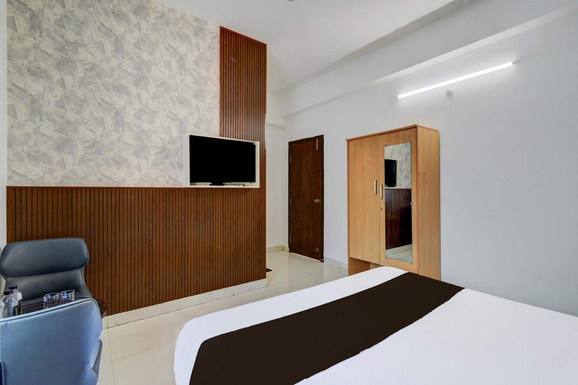 Hotel O Bee Oak Gachibowli Exteriör bild